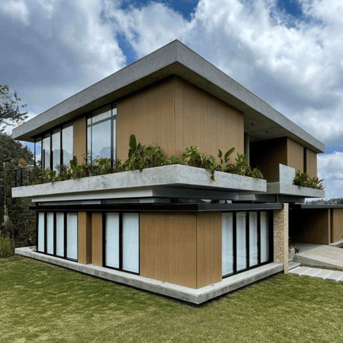 Revestimiento WPC exterior Maple pared exterior natural | SRJ Tu Hogar Uruguay