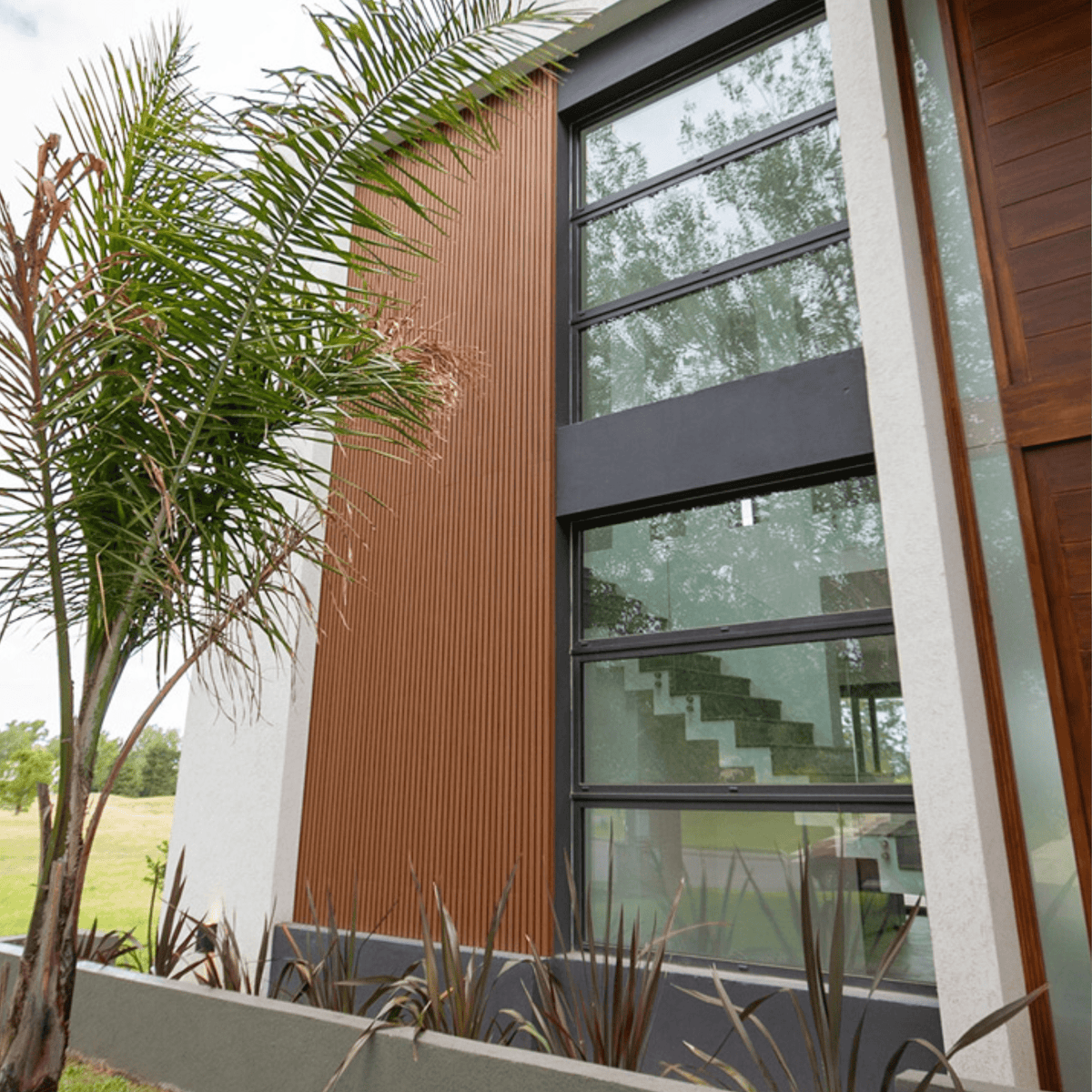 Revestimiento WPC exterior Teak pared exterior calida | SRJ Tu Hogar Uruguay