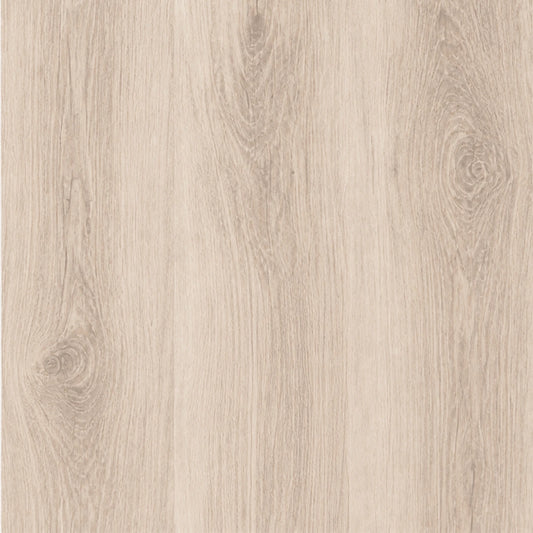 Textura de piso vinílico SPC símil roble claro, con veta natural marcada y nudos visibles en tono beige suave.